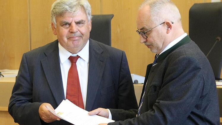 Gerhard Amend (links) mit dem Präsidenten des Landgerichts Coburg, Anton Lohneis. Foto: Simone Bastian