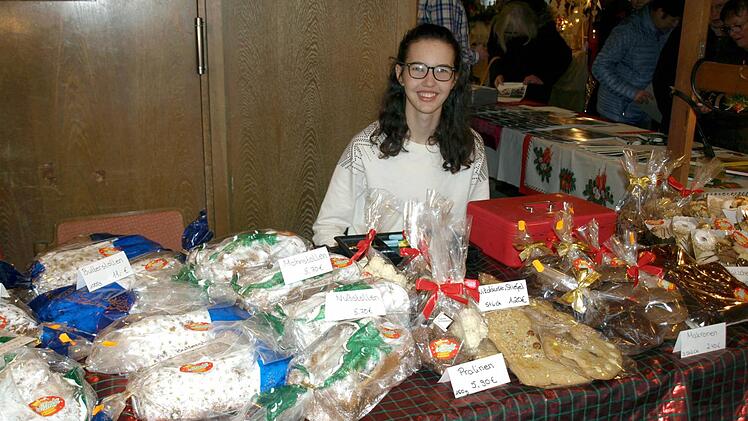 Viel zu sehen gab es beim Weihnachtsmarkt in Wallenfels. Foto: Susanne Deuerling