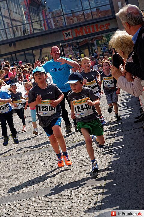 Weltkulturerbelauf 2017 in Bamberg: Der Zieleinlauf am Maxplatz