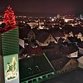 Der h&ouml;chste Weihnachtsbaum der K&ouml;nigsstadt steht in der Egloffsteinstra&szlig;e. Foto: Feuerwehr Forchheim