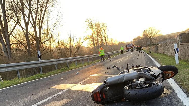 Tödlicher Unfall im Kreis Würzburg: Motorradfahrer stirbt. Foto. NEWS5 / Höfig