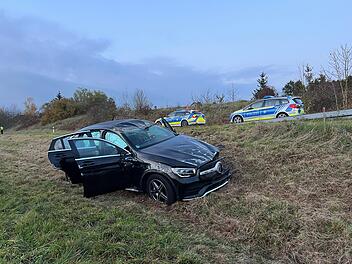 B13 im Kreis Ansbach: Mann stirbt bei Frontal-Crash - Gaffer sorgen für viel Ärger