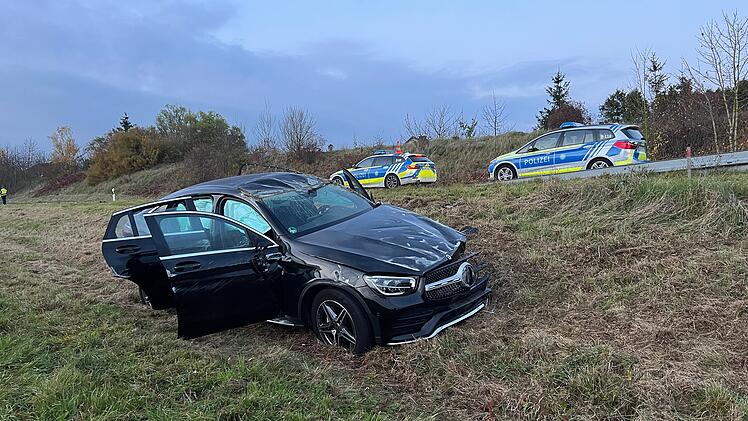 B13 im Kreis Ansbach: Mann stirbt bei Frontal-Crash - Gaffer sorgen für viel Ärger