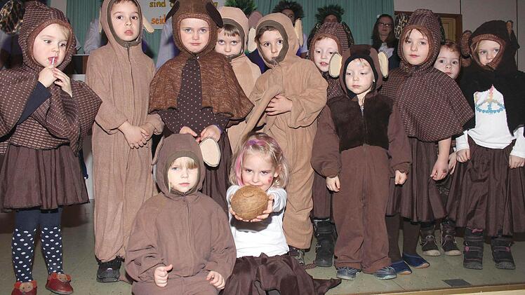 Die kleinen Äffchen des Wülflingern Kindergartens müssten doch gar nicht so traurig dreinblicken, immerhin hat Jolina Müller die zuvor gestohlene Kokosnuss rechtzeitig wiedergefunden.