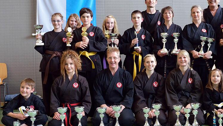 Fabian Hörnig, Marie Louis Borkg, Larissa Römer, Jaqueline Puchmelter, Vince-Robin Zirkel, Janine Singer, Thorsten Lehmann, Marcel Schminke, Anna Knauer, Markus Hönig, Christine Lehmann, Sabrina Hofmann, Marion Knörlein, Lena Gebhardt, Trainer Helmut Stadelmann, Lea Kraus, Björn Klupp, Antonia Wild und Lara-Sophie Vaupel.