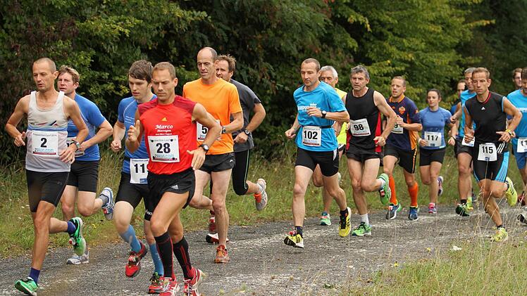 In der Spitzengruppe von Anfang an zu sehen der spätere Sieger Ralf Höfner (Nr. 28), dahinter Uli Pfuhlmann, Berthold Bedenk (Nr. 102) und Markus Linzmayer (Nr. 115).