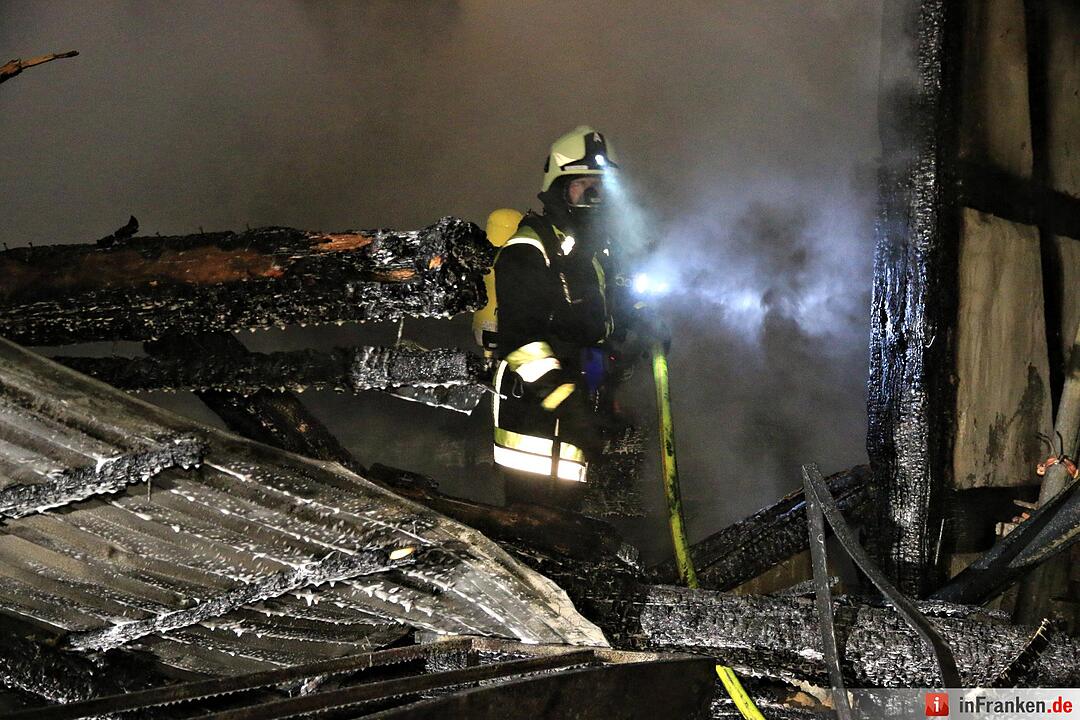 Großeinsatz: Scheunenbrand in Seigendorf