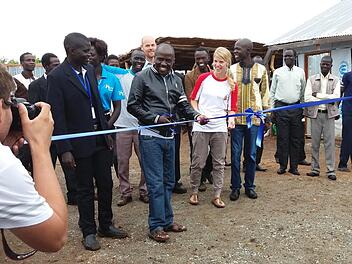 Judith Renker aus Hausen bei der Eröffnung der Ausbildungsschule im Rhino-Camp (Uganda). Foto: privat