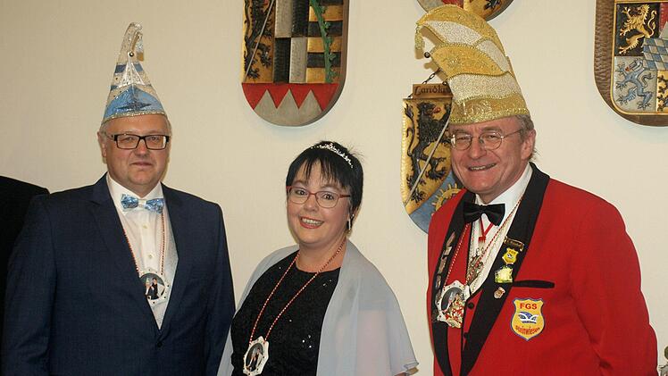 Das neue Prinzenpaar Frank II und Ramona I zusammen mit  Präsident Wieland BeierkuhnleinSusanne Deuerling