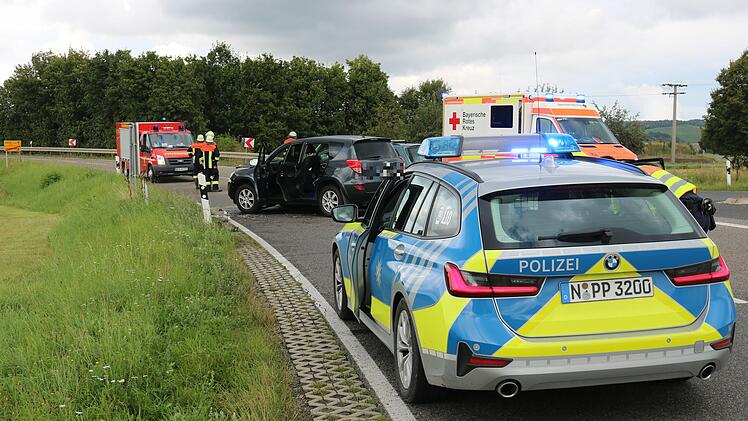 Zwei Leichtverletzte nach Vorfahrtsmissachtung