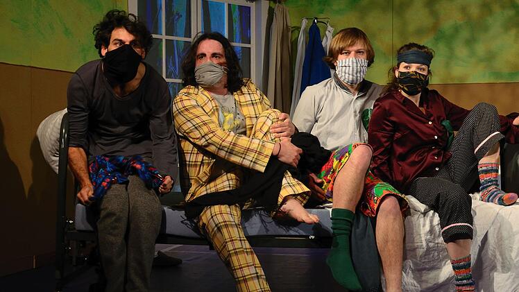 Bei "Peter Pan", als Bühnenfassung für Kinder von Christian Schidlowsky  inszeniert und von Schauspielern des Theater Schloss Maßbach auf die Bühne gebracht, kann jeder Erwachsene überprüfen, ob er sich seine kindliche Fantasie bewahrt hat.