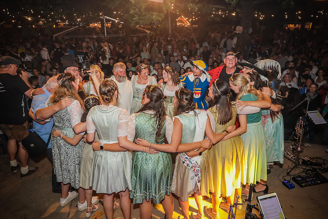 Impressionen vom größten Weinfest in Franken!