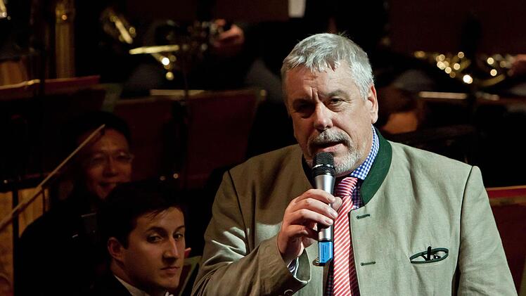 Impressionen vom Gala-Abend des Coburger Landestheaters: Grußwort von OB Norbert Tessmer (SPD).Foto: Jochen Berger