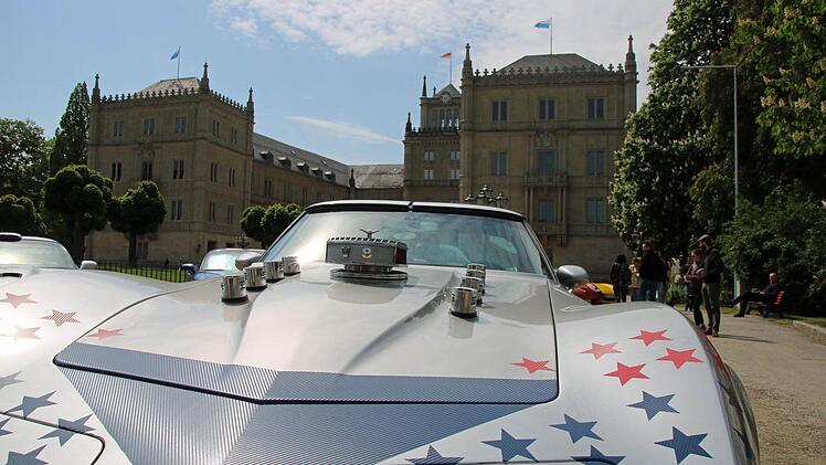 Ein Blickfang beim Corvette-Treffen auf dem Coburger Schlossplatz war dieser getunte Bolide. Foto: Jochen Berger