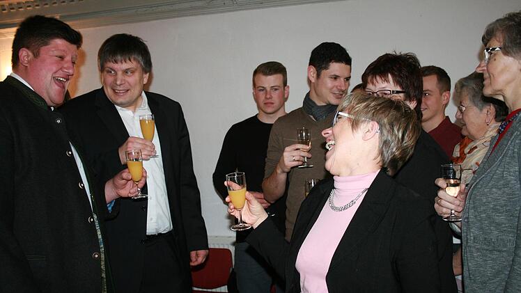 Ein gutes Miteinander gibt es  in Geroda: Bürgermeister Alexander Schneider (von links) und Pfarrer Carsten Friedel im Gespräch. Foto: Gabriele Sell