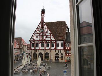 Neuer Blick auf die Rathaussanierung: Die 86-prozentige Förderung des Sanierungsprojektes stimmt die Stadtpolitik friedlich. Foto: Franziska Rieger