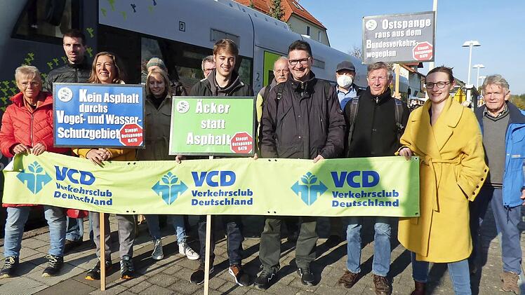 Am Bahnhof Ebermannstadt: Ein breites Bündnis unterstützt die Petition zur Attraktivitätssteigerung und dem Ausbau der Wiesenttalbahn.