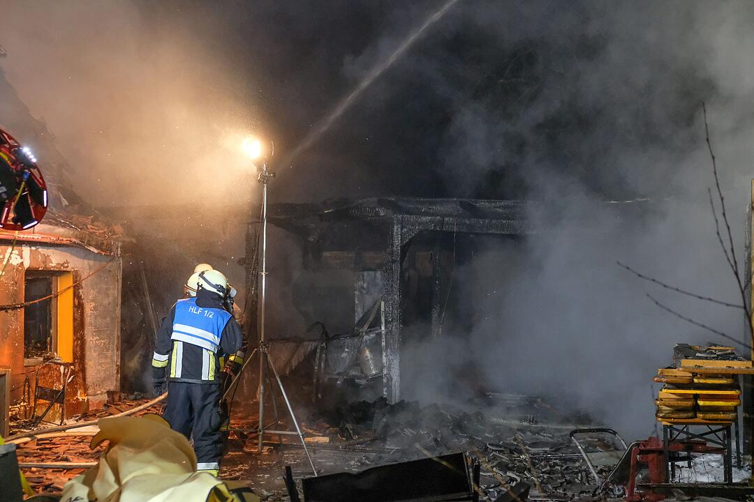 Nürnberger Gaststätte geht in Flammen auf: Anwohner evakuiert
