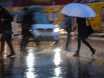 Regen lässt in Franken am 25. September 2025 nach, jedoch bleiben trübe Wetteraussichten mit Temperaturen um 12 Grad.