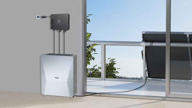 Das APSystems EZHI, ein Balkonkraftwerk mit Speicher, hat eine Kapazität von 5 kWh und ist auch optisch ein Hingucker.