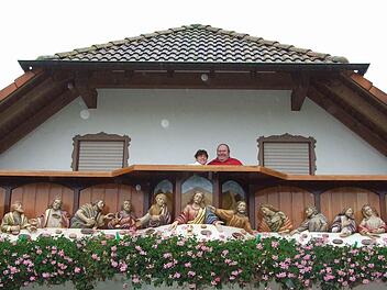 "Das letzte Abendmahl" am Balkon von Ewald und Doris Nöth  Foto: Marion Eckert