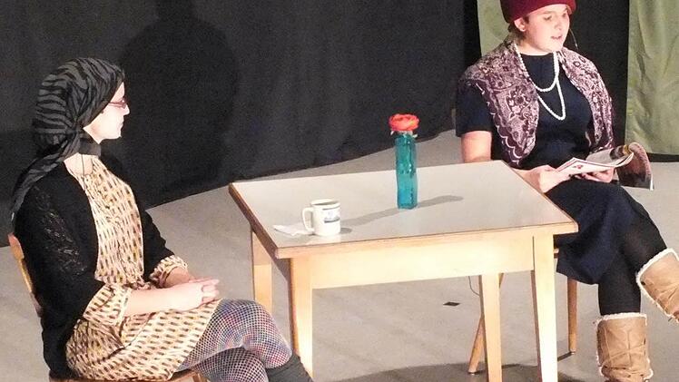 Zwei Frauen sprechen über die Tücken des Gesundheitssystems (von links): Carina Baier und Katharina Hein. Fotos: Björn Hein