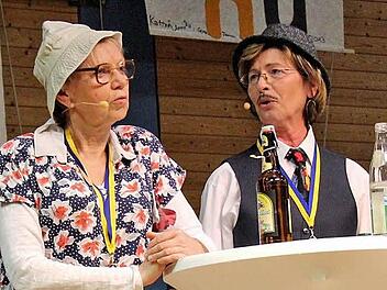 Bei Elisabeth Ort (l.) und Regina Baumgärtner alias Trampel und Schnösel bleibt kein Auge trocken. Foto: Johanna Blum