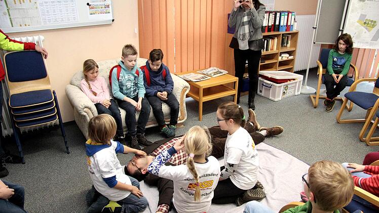 Der Schulleiter ging zu Boden und sofort waren die Kinder zur StelleRichard Sänger