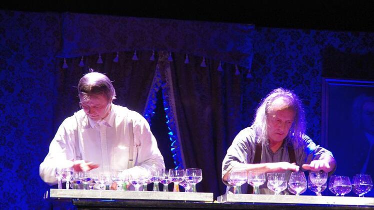 Seit über 25 Jahren stehen die beiden auf der Bühne und haben in dieser Zeit die Katastrophen-Musikshow perfektioniert und kultiviert.Klaus Werner