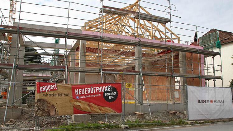 Stellenangebot am Zaun... Pappert sucht noch Verkäuferinnen.