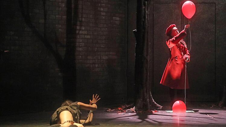 Szene aus Leos Janáceks Oper "Das schlaue Füchslein" am Landestheater Coburg. Foto: Henning Rosenbusch