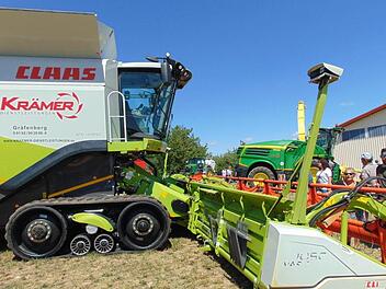 Ein Mähwerk mit mindestens zehn Metern Breite Foto: Petra Malbrich