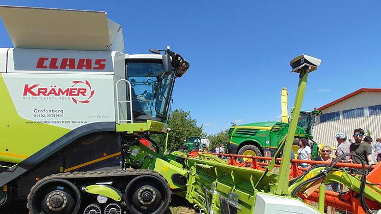 Ein Mähwerk mit mindestens zehn Metern Breite Foto: Petra Malbrich