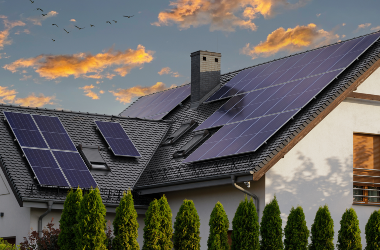 20.000 Euro sinnvoll investieren: So viel Solaranlage (und Rendite) bekommst du für das Geld - mit Beispiel-Rechnung