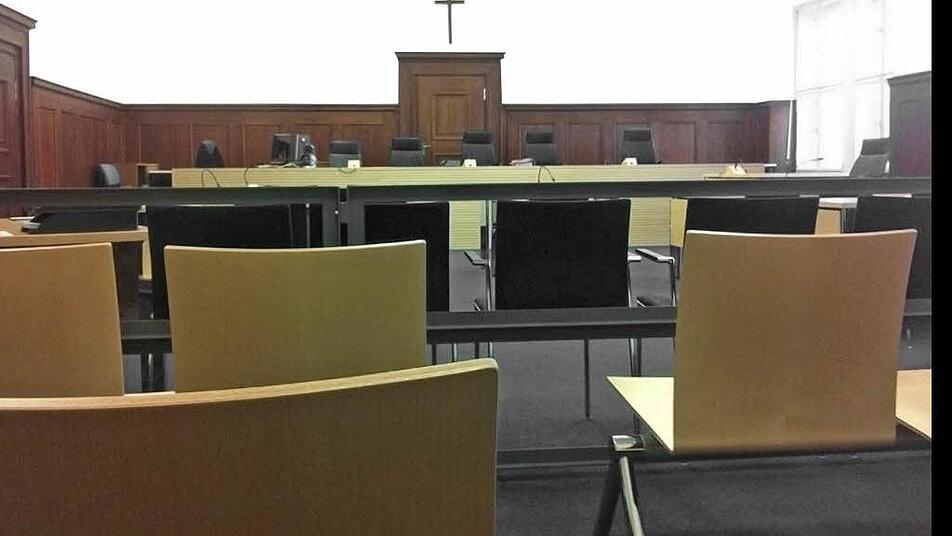 Im Gerichtssaal wurde das Urteil gesprochen. Im Gerichtssaal wurde das Urteil gesprochen.