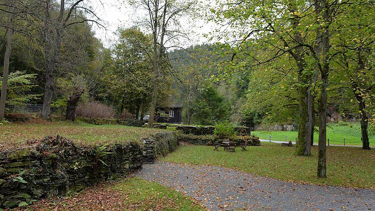 An der Villa Falkenstein Foto: Ronald Rinklef