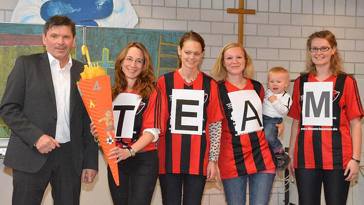 Dieses Schulteam mit (von links) Schulleiter Alois Brandl, Stellvertreterin Silke Feulner, Sabine Pascher, Stefanie Szameit und Nadine Chandon betreut die Grundschulkinder in Burgpreppach. Foto: Schmidt