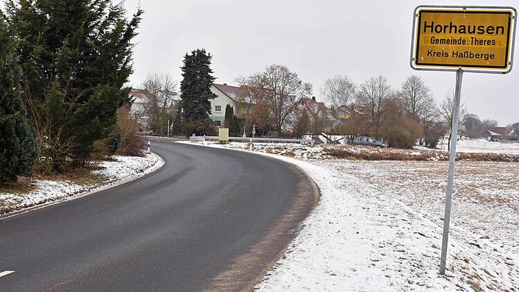 Der Gemeinderat Theres hat beschlossen, die Höherstufung der Gemeindeverbindungsstraßen zwischen Horhausen und Wonfurt und zwischen Horhausen und Dampfach sowie die Ortsdurchfahrt von Horhausen zur Kreisstraße zu beantragen.  Fotos: Ulrike Langer