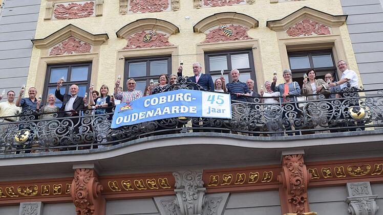 Gruß vom Rathausbalkon Foto: Daniela Pondelicek