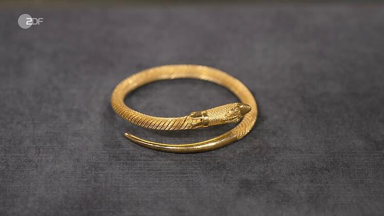 Der Armreif bildete ein Nilkrokodil ab. Dieses hatte im alten &Auml;gypten eine besondere Bedeutung und galt als heiliges Tier.