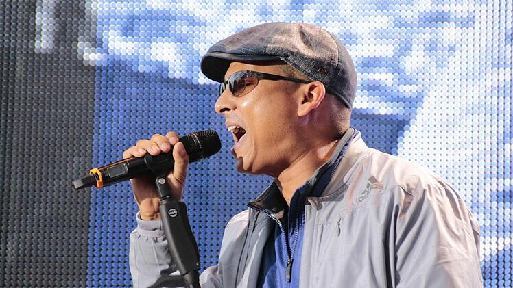 Xavier Naidoo machte seine Fans am Samstag im Forchheimer Jahnstadion glücklich. Foto: Josef Hofbauer