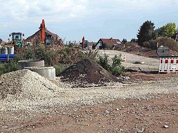 Im Baugebiet Heßdorf-Süd laufen derzeit die Erschließungsarbeiten. Foto: Richard Sänger