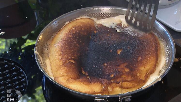 "Aber er ist schön fluffig": Selbst ein angebrannter Kaiserschmarrn tut Raphaels Selbstbewusstsein keinen Abbruch.