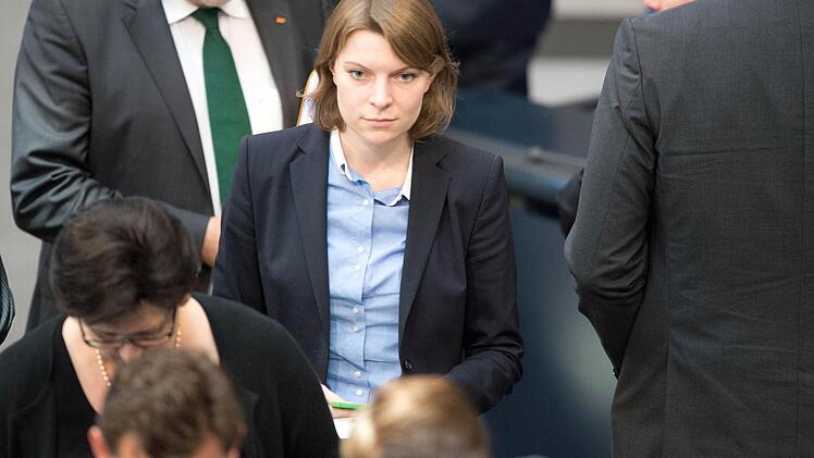 Emmi Zeulner unter den Abgeordneten. Foto: Christian Bauriedel