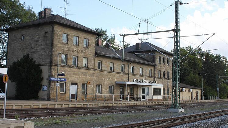 Kneipe, Wohnungen oder Geschäftsräume - im Hochstadter Bahnhof könnte vieles entstehen. Wenn es einen gäbe, der den ersten Schritt wagt. Foto: Popp