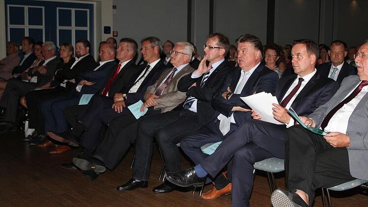 Zur Abschiedsfeier in der Dr.-Stammberger-Halle kamen nicht nur Vertreter der Stadt und des Landkreises, sondern auch zahlreiche Ehreng&auml;ste aus der Wirtschaft.Sonny Adam