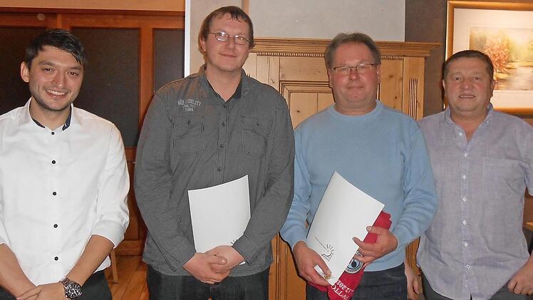 Ehrungen langjähriger Aktiver beim TTC Küps (von links): 2.Vorsitzender Witali Gutbrod, Stefan Laaser (20 Jahre), Claus Welscher (40 Jahre) und 1. Vorsitzender Roland Bittruf
