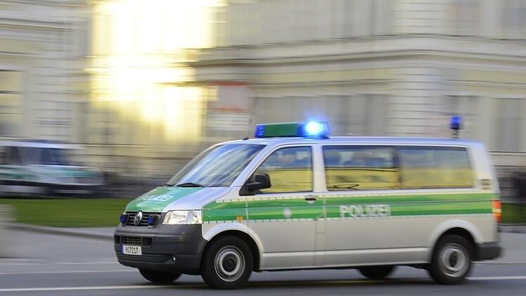 Zwei Polizeiautos kollidieren in Neustadt Aisch w&auml;hrend einer Einsatzfahrt. Symbolfoto: carstenoschmann/pixabay