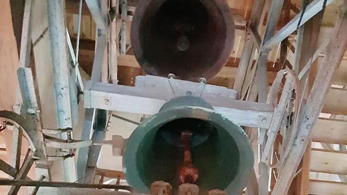 Die beiden größeren der Altensteiner Glocken haben ausgedient. Fotos: Eckehard Kiesewetter