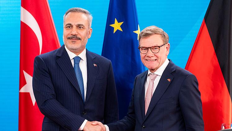 T&uuml;rkischer Au&szlig;enminister in Berlin